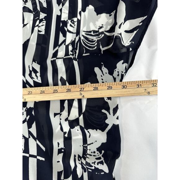 Roz & Ali Women’s Sz 1X Top Blouse Navy White Florals Asymmetrical Hem Tropical - Picture 12 of 13